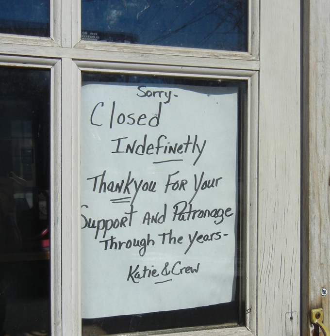 A note from proprietor Katie Oliveri still hangs in the window. Photo by Catskill Eats